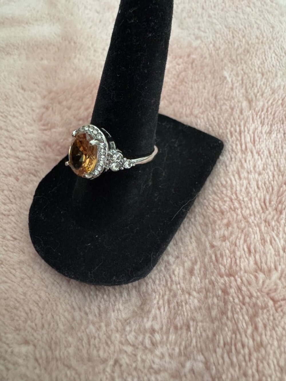 Stunning Citrine Colored Oval Glass Statement Ring Size 7 - Picture 3 of 3